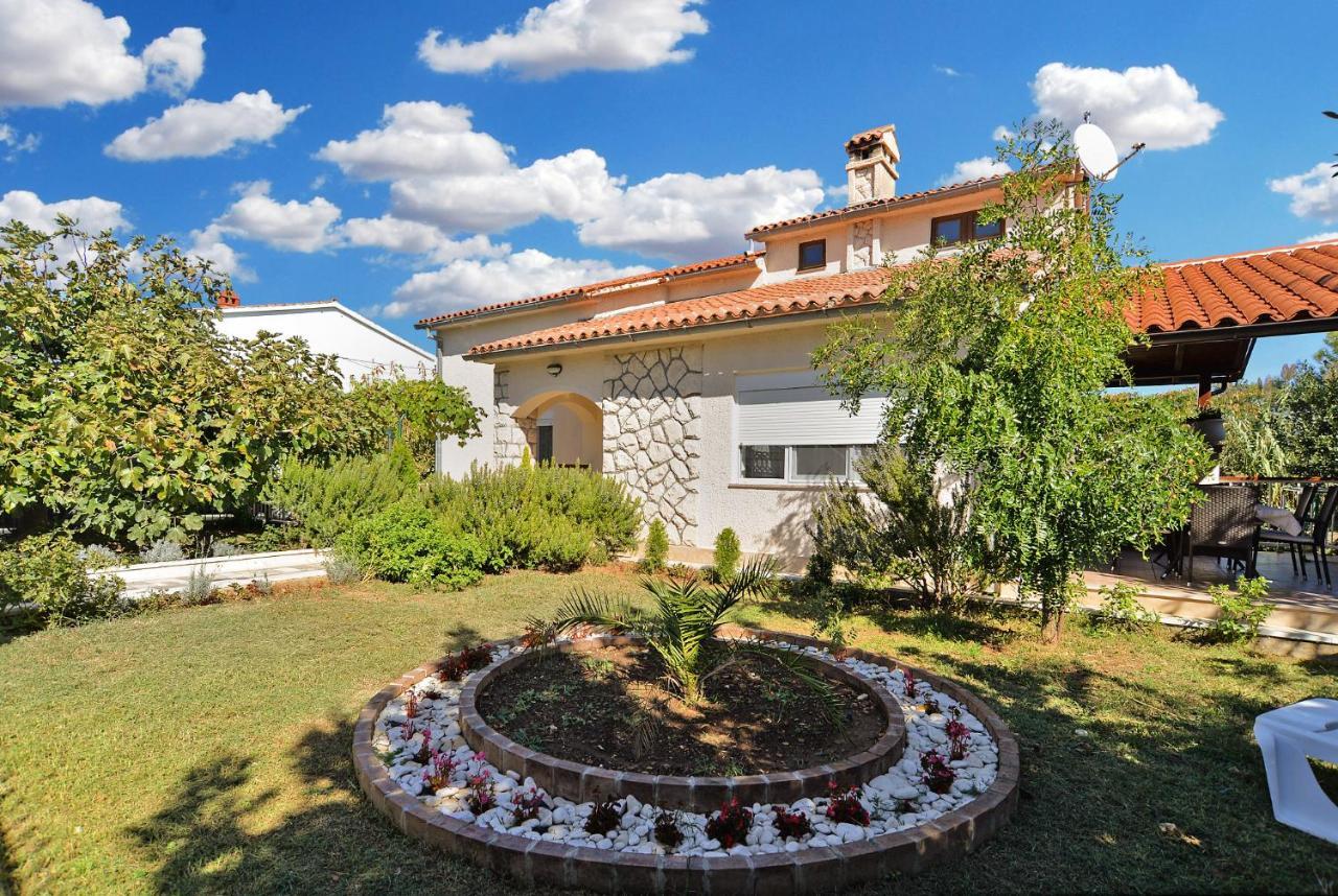 Villa House Vlade 1219 à Premantura Extérieur photo