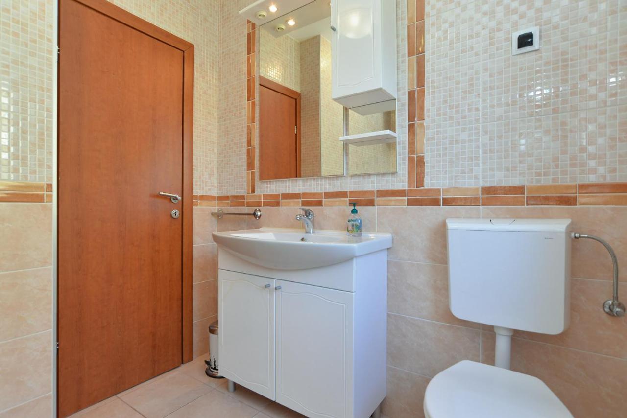 Villa House Vlade 1219 à Premantura Extérieur photo
